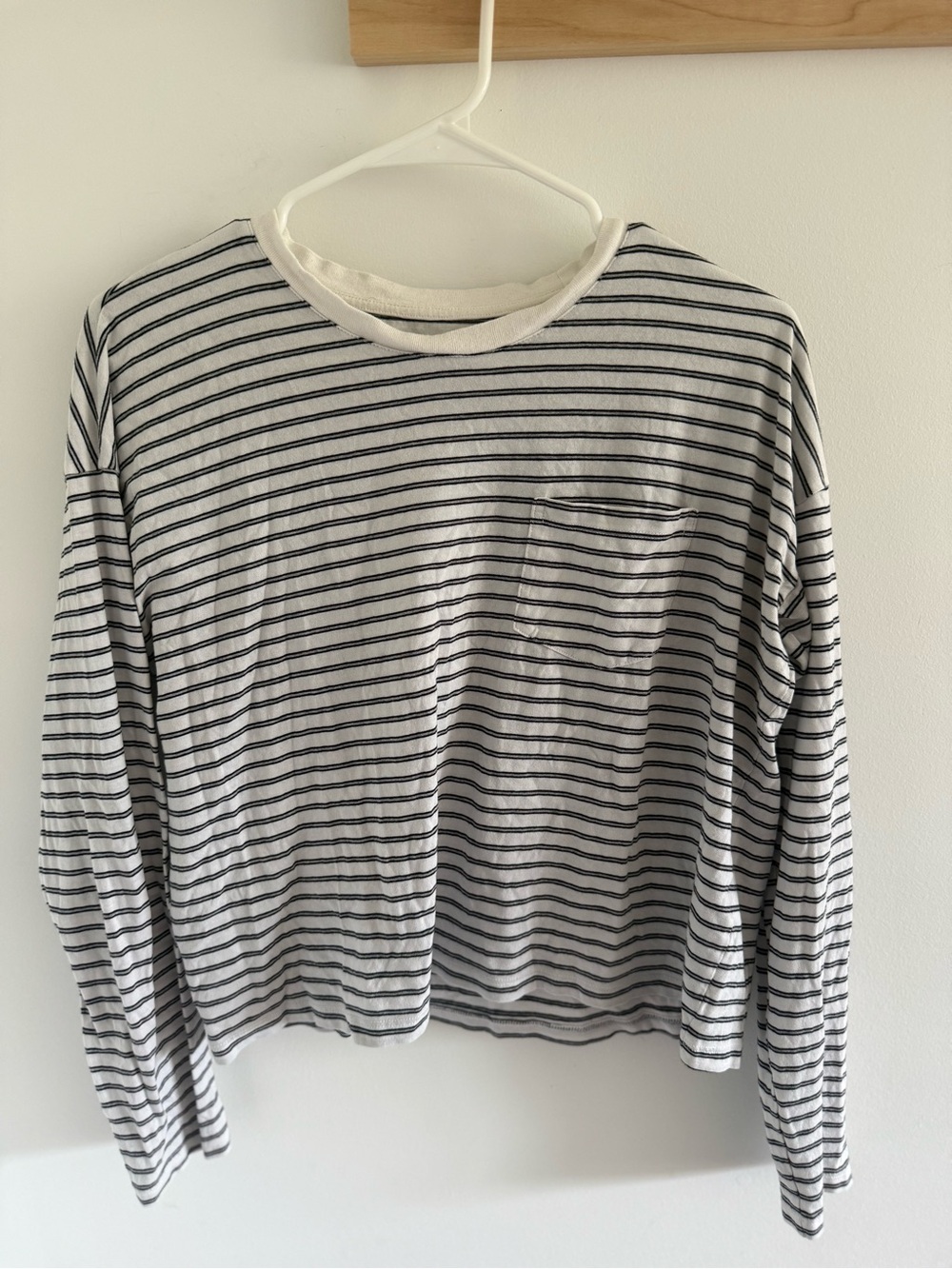 Everlane long-sleeve box cut pocket tee Small
